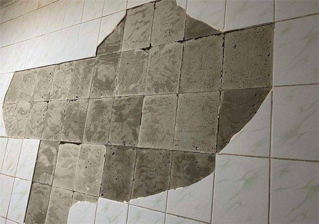 刚贴好的瓷砖空鼓是怎么回事(刚贴好的瓷砖发现在空鼓了怎么办) 刚贴好的瓷砖空鼓是怎么回事(刚贴好的瓷砖发现在空鼓了怎么办)