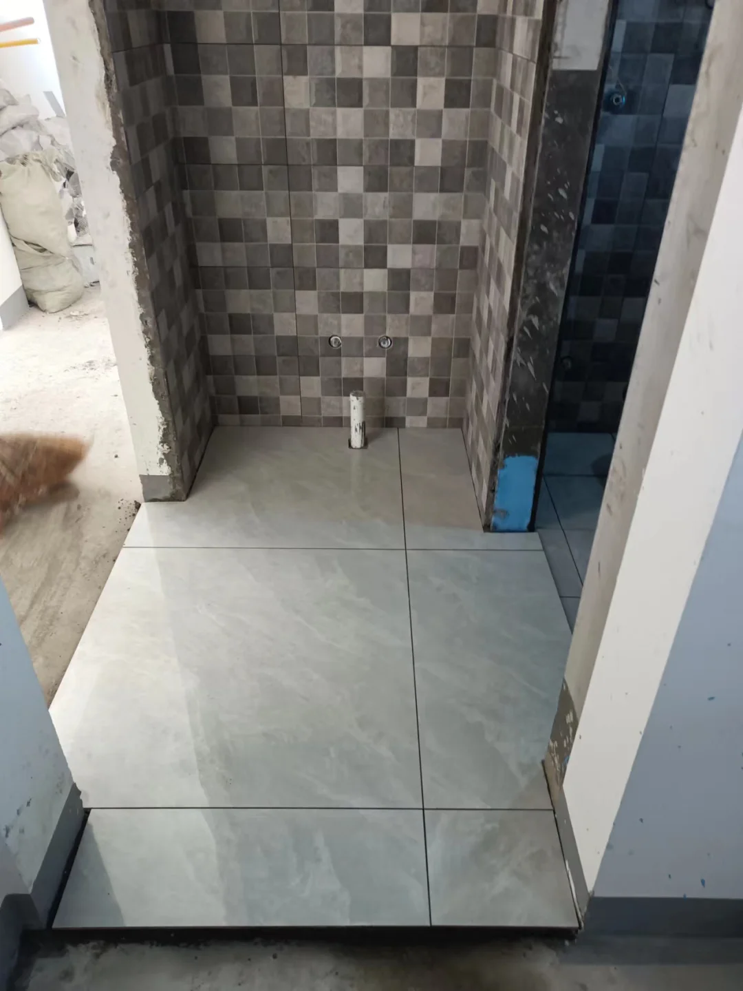 青岛贴瓷砖培训学校(青岛贴瓷砖人工费多少钱一平方) 青岛贴瓷砖培训学校(青岛贴瓷砖人工费多少钱一平方)